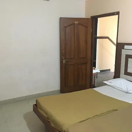 Hotel Iroomz Amrutha Residency 3*
