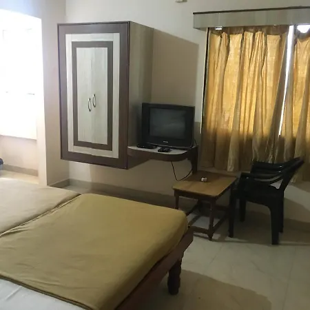 Hotel Iroomz Amrutha Residency 3*